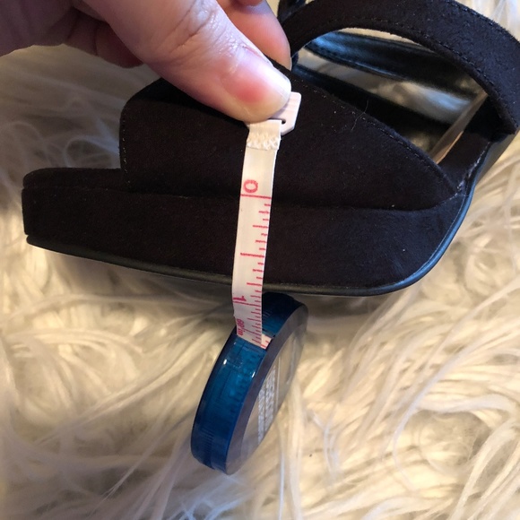 Black Strappy Platform Heels • 8W • New Look - Picture 6 of 7